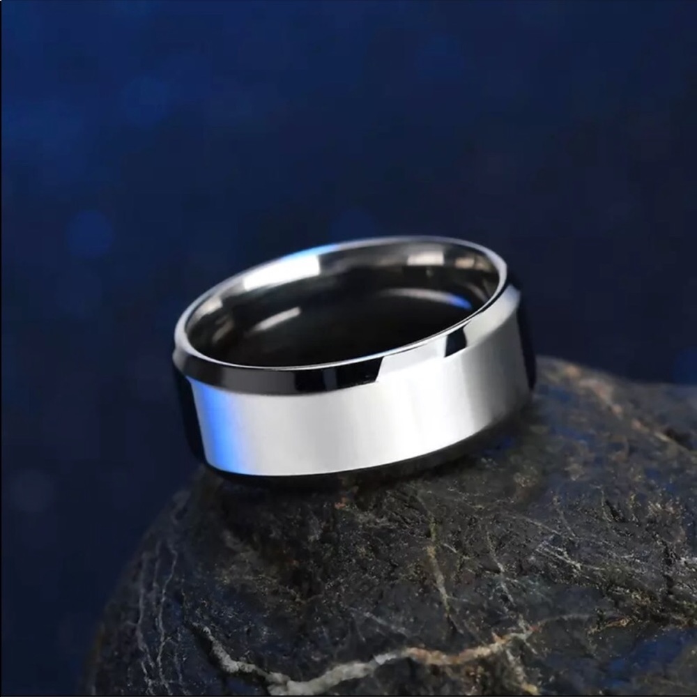 Men’s Titanium/silver ring Size 9